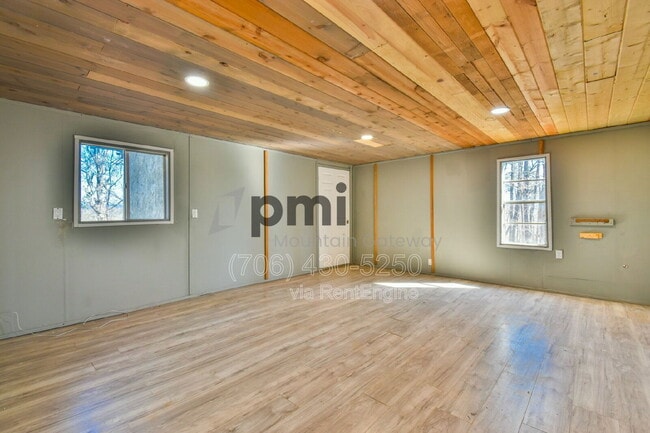 Building Photo - 461 River Estates Rd