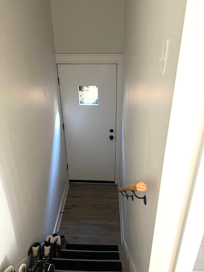 Building Photo - 1943 N Winchester Ave