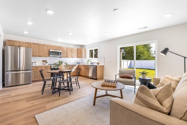 Building Photo - 609 N Rd 34