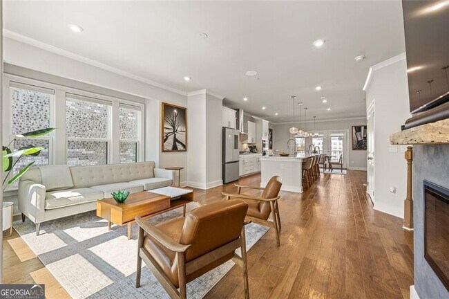 Building Photo - 2145 Burnside Dr NW
