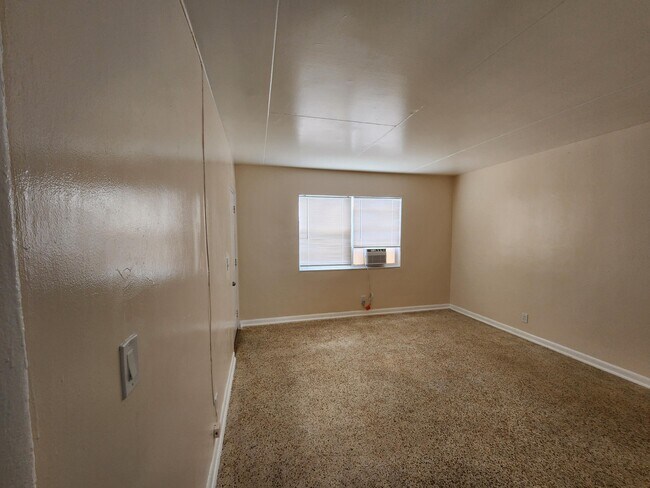 Building Photo - 1025 13th St