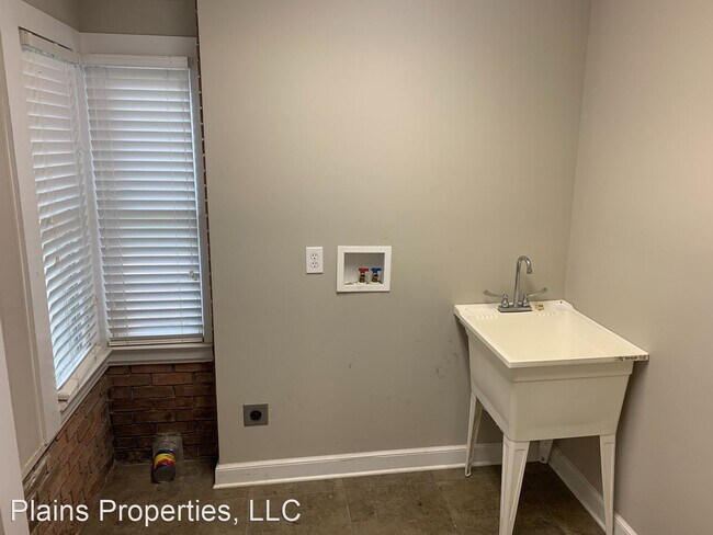 Building Photo - 4 br, 3.5 bath House - 505 N. Cary Drive