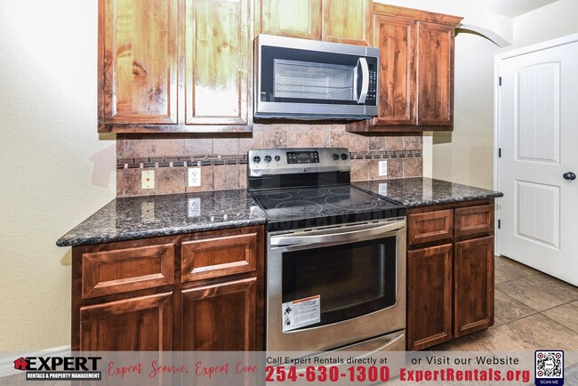Building Photo - Spacious & Stylish 3-Bedroom Home for Rent...