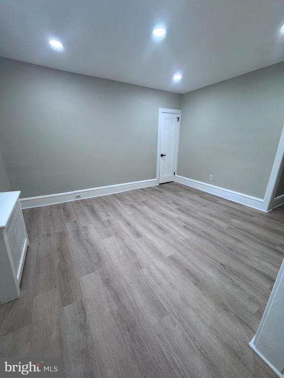 Building Photo - 210 E Maple Ave