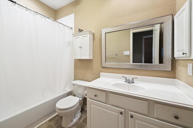 Building Photo - 11215 Royce Palms Dr