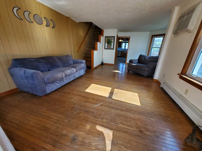 Building Photo - Slate Belt 3 Bedroom 1.5 Bath Home in Pen ...