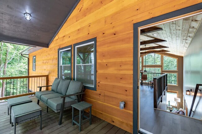 Building Photo - 43 Medina Ct