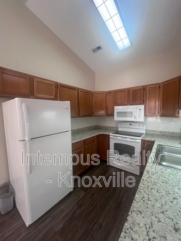 Building Photo - 813 Villaview Way
