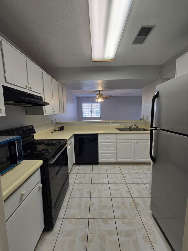 Building Photo - A Fabulous 2 Bed, 2 Bath, 1 Car Attached G...