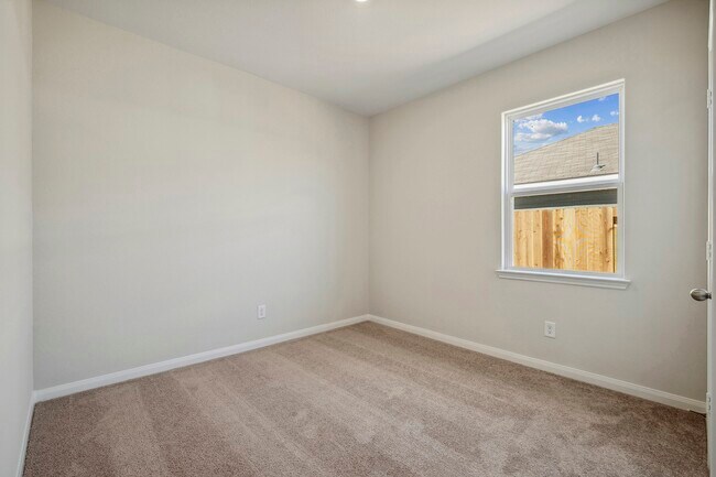 Building Photo - 341 Tejas Trl