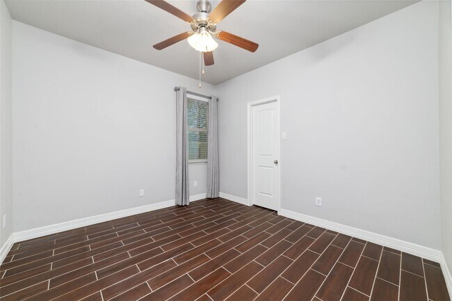 Building Photo - 21606 Hansom Dr