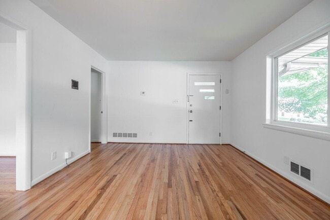 Building Photo - 119 Driftwood Pl