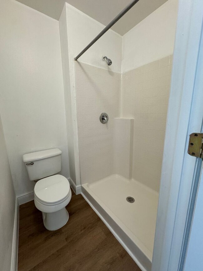 Building Photo - Spacious and Comfortable House for Lease