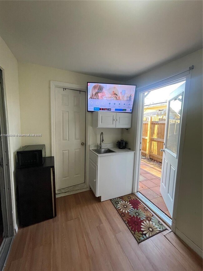 Building Photo - 1720 SW 70th Way