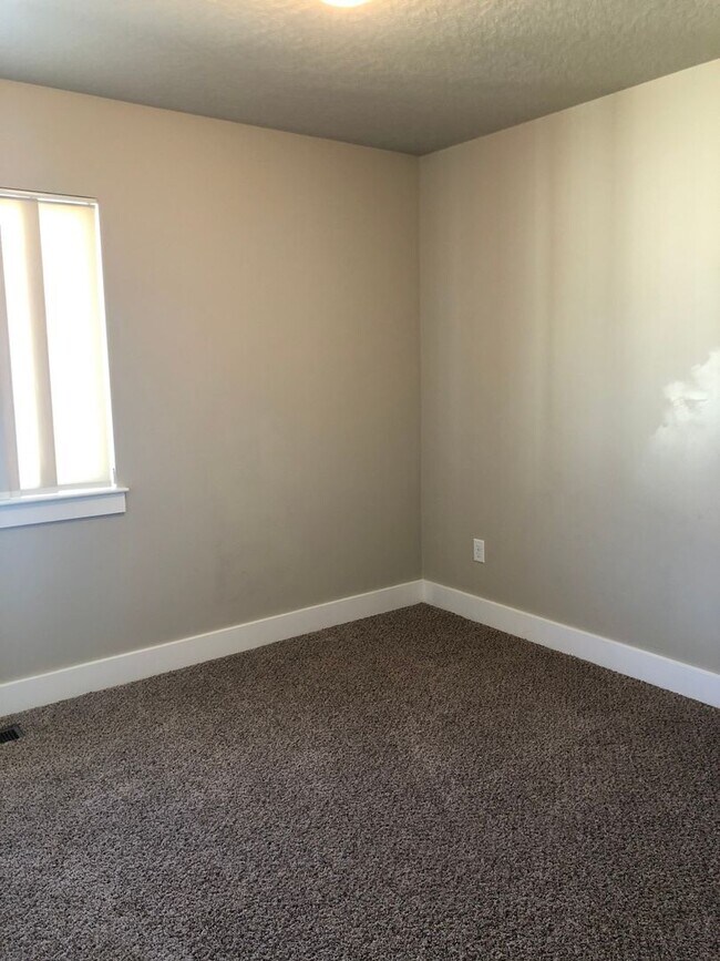Building Photo - 3216 W Prairie Grass Dr