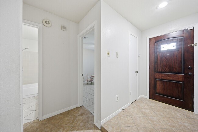 Building Photo - 7518 Alcomita Dr