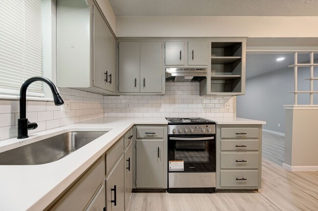 Building Photo - RECENTLY REMODELED!! 1 Bed 1 Bath 1 Mile West of OU Campus