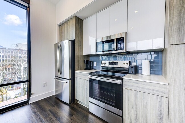 Building Photo - 1075 Peachtree Rd