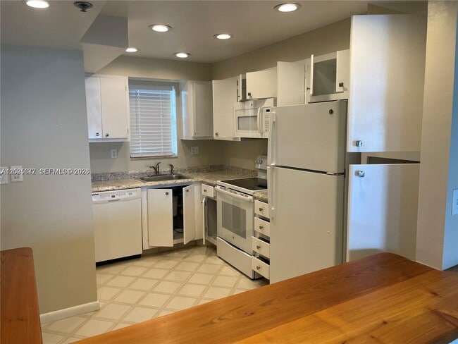 Building Photo - 3100 W Rolling Hills Cir