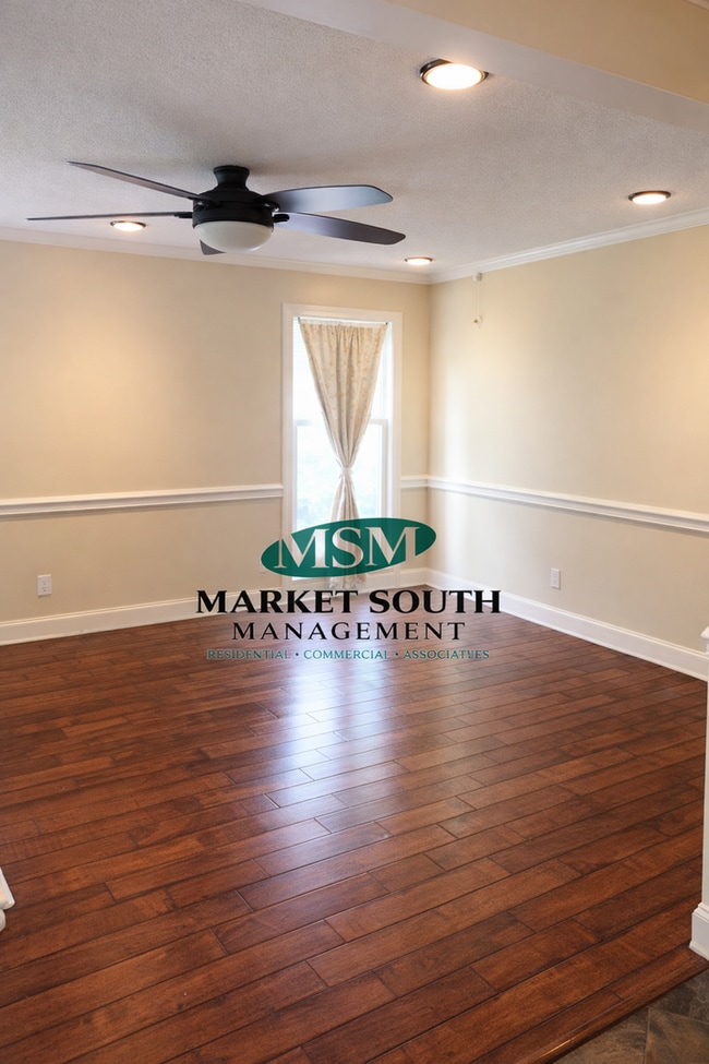 Building Photo - SOUTHBRIDGE BEAUTY- AVAILABLE NOW!