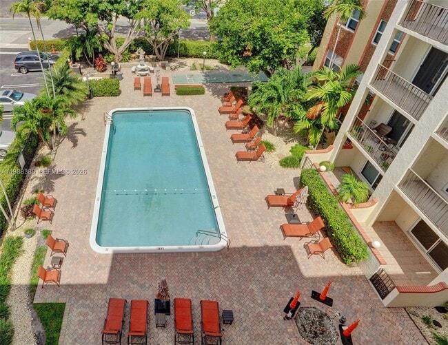 Building Photo - 400 N Riverside Dr