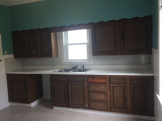 Building Photo - 1217 E 7th St