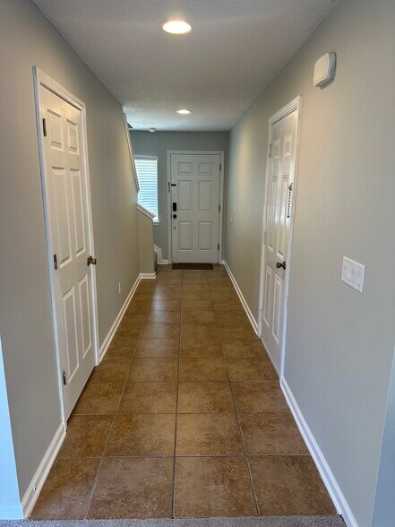 Building Photo - 1500 Calming Water Dr