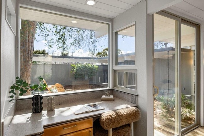 Building Photo - 729 Stendhal Ln