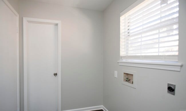Building Photo - 1804 Martha Dr