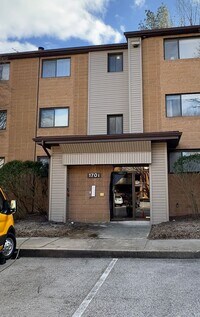 Building Photo - Charming 2 Bedroom/1 Bathroom Apartment in Mt Washington, MD!