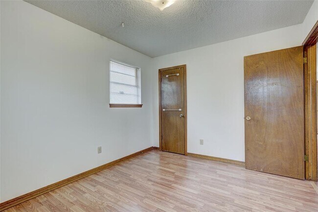 Building Photo - 1308 NE 25th St