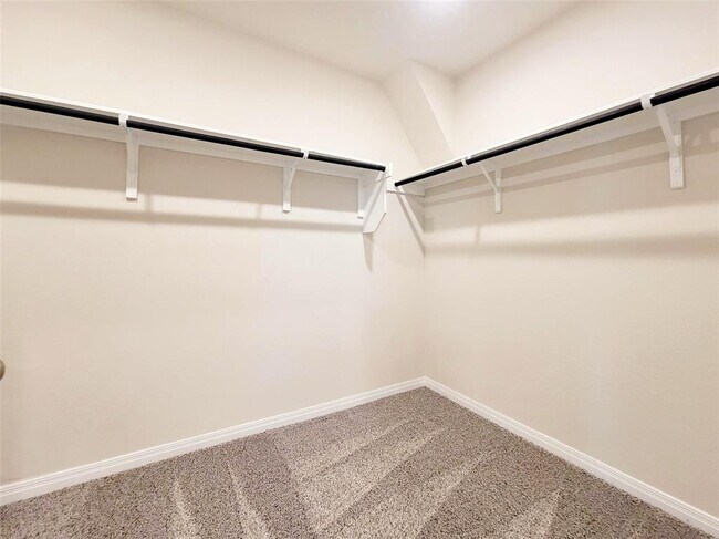 Building Photo - 120 Longmount Cv