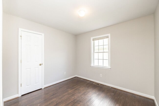 Building Photo - Spacious home in Hopewell