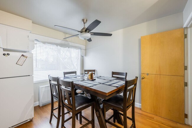 Building Photo - Your Fully Furnished 3 Bed 2 Bath Home Awaits Immediate Move-In!