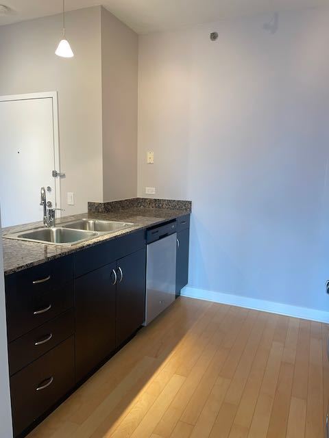 Building Photo - 8 E Randolph St