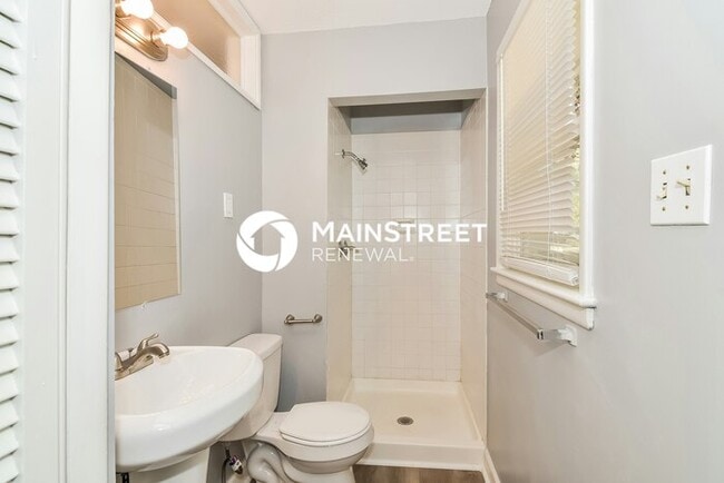 Building Photo - 3 Bedroom Pet-Friendly Home in Kansas City, MO with Main Street Renewal