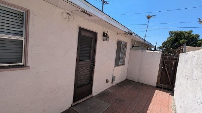 Private Patio - 209 N Florence St