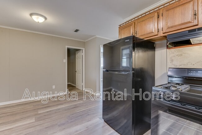Building Photo - 3330 Young Forest Dr