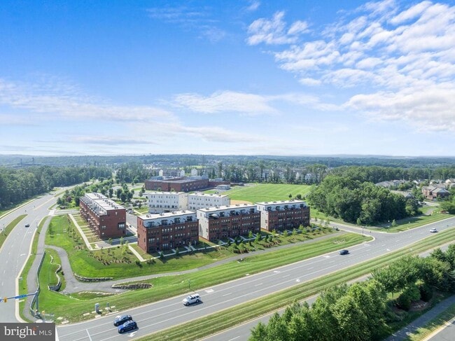 Building Photo - 23158 Horseshoe Trl Sq