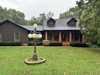 Building Photo - AVAILABLE NOW!