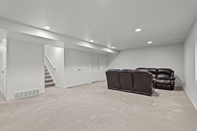 Building Photo - Beautiful 5 Bed / 3 Bath Single-Family Home in Lindon