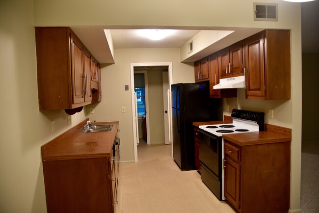Miller Kitchen - 1904 N George St