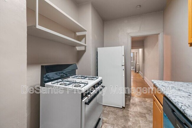 Building Photo - 512 S Millvale Ave