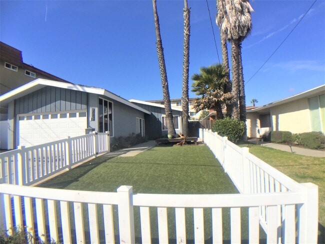 Building Photo - Spacious 4 Bed/2 Bath Spacious House for Lease in El Segundo