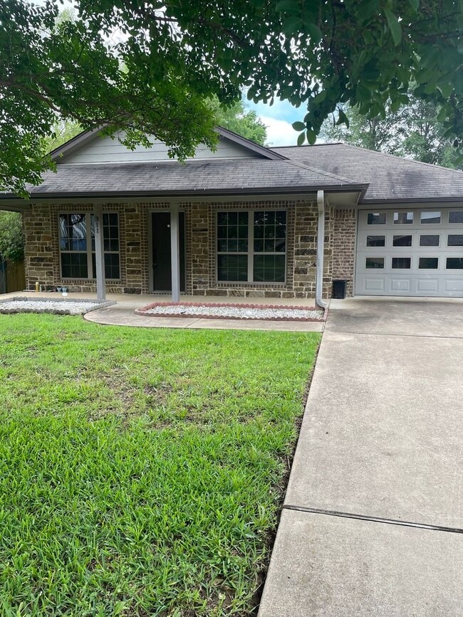 Primary Photo - A must see home in Bullard in a great loca...