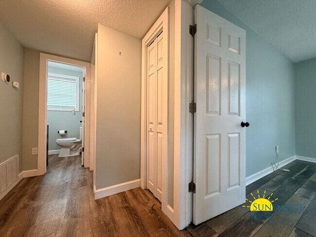 Building Photo - Stunning 3BR Home in PRIME Fort Walton Beach neighborhood!