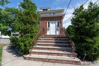 Building Photo - 236 Franklin St
