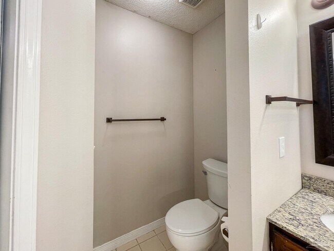 Building Photo - 9049 Bluebay Ln