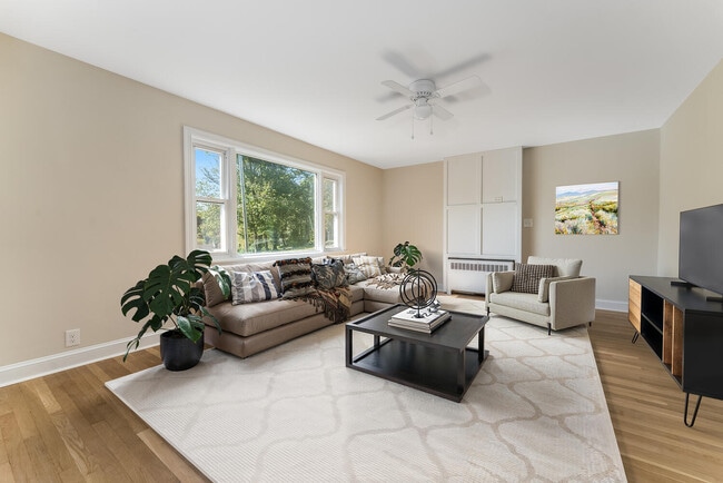 Building Photo - 4 Lingert Ave