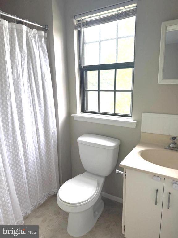 Building Photo - 258 Barclay Ct